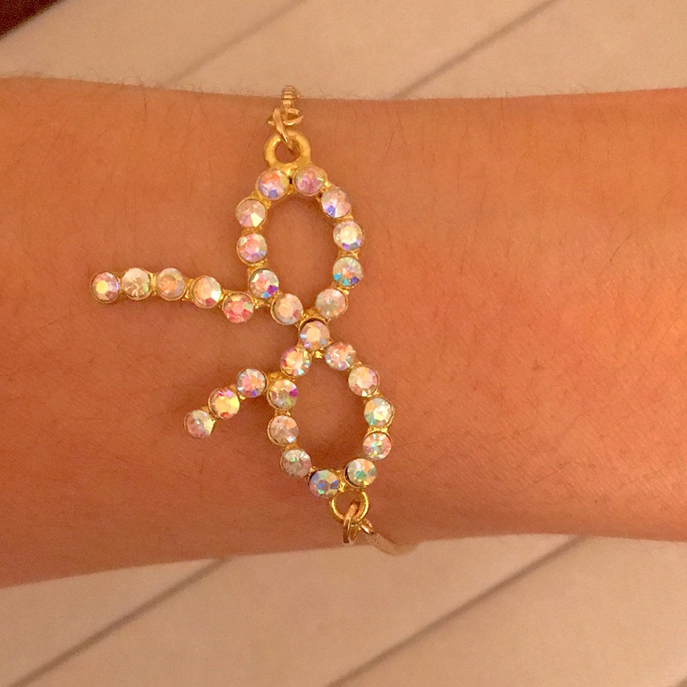 Aurora Borealis + Gold Crystal Bow Pendant Bracelet - Picture 6 of 9